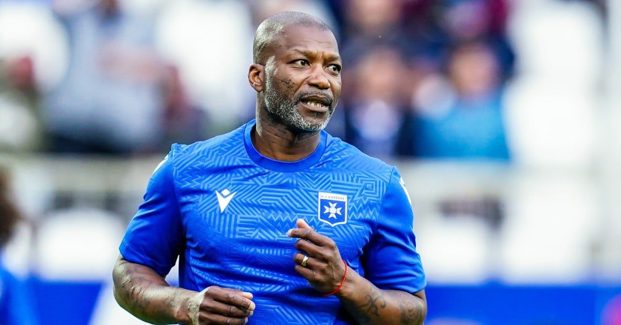 Djibril Cissé reprend Pierre Ménès de volée Djibril Cissé reprend Pierre Ménès de volée