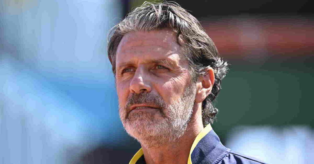 Mouratoglou en remet une couche : « Les fans veulent rentrer chez eux et dire ‘j’ai vu Djokovic’ ou ‘j’ai vu Alcaraz’. S’ils reviennent et disent ‘j’ai vu Swiatek’, ce n’est pas la même chose » Mouratoglou en remet une couche : « Les fans veulent rentrer chez eux et dire ‘j’ai vu Djokovic’ ou ‘j’ai vu Alcaraz’. S’ils reviennent et disent ‘j’ai vu Swiatek’, ce n’est pas la même chose »