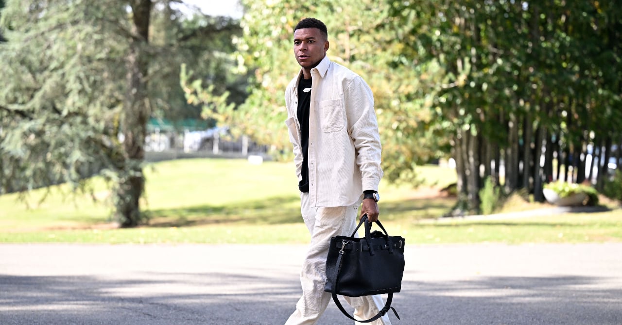 Incroyable ! Le prix choquant de la tenue de Mbappé à son arrivée au château Incroyable ! Le prix choquant de la tenue de Mbappé à son arrivée au château