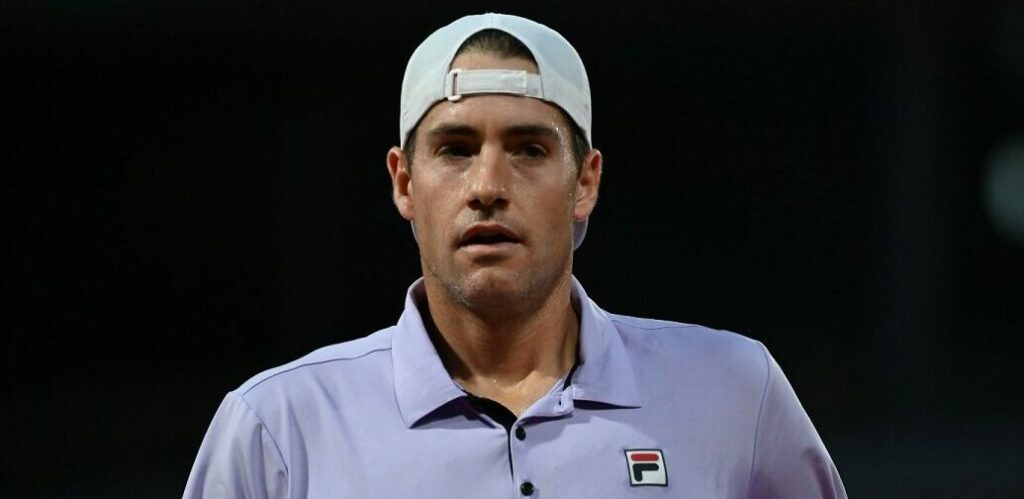 Isner sur le débat lancé par McEnroe : « Il n’est pas insensé de penser qu’Alcaraz et Sinner pourraient battre Rafa un jour ou l’autre, mais ils ne seraient certainement pas favoris » Isner sur le débat lancé par McEnroe : « Il n’est pas insensé de penser qu’Alcaraz et Sinner pourraient battre Rafa un jour ou l’autre, mais ils ne seraient certainement pas favoris »
