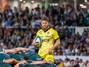 Transferts. Top 14 - Le Stade français officialise les arrivées de Thierry Paiva et Tawera Kerr-Barlow, ainsi que neuf départs Transferts. Top 14 - Le Stade français officialise les arrivées de Thierry Paiva et Tawera Kerr-Barlow, ainsi que neuf départs