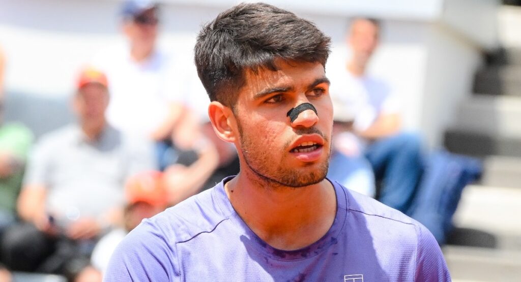 Carlos Alcaraz : « Je sais maintenant qu’à Roland-Garros, je n’affronterai pas Jannik Sinner avant la finale, si j’y parviens. Honnêtement, je n’y avais pas pensé mais je trouve ça génial » Carlos Alcaraz : « Je sais maintenant qu’à Roland-Garros, je n’affronterai pas Jannik Sinner avant la finale, si j’y parviens. Honnêtement, je n’y avais pas pensé mais je trouve ça génial »