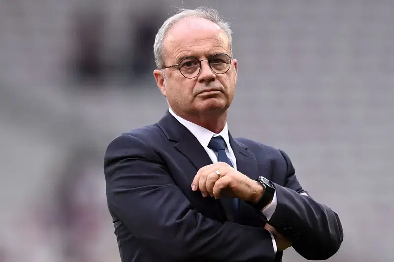 Le PSG reçoit une offre insultante, Luis Campos rigole Le PSG reçoit une offre insultante, Luis Campos rigole