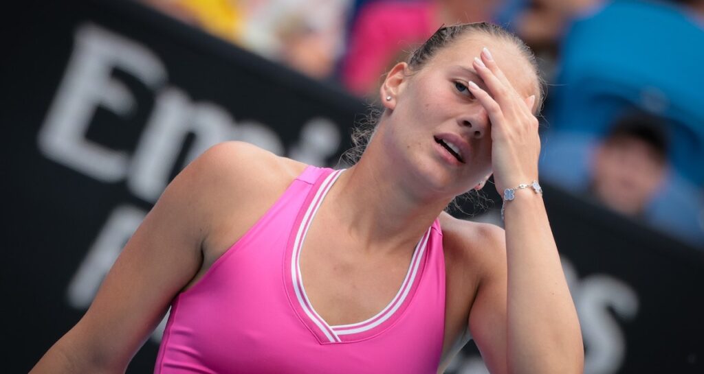 L’excuse plus que bancale de Kostyuk pour expliquer son retard sur Sabalenka et Swiatek : « Elles sont beaucoup plus grandes que moi » L’excuse plus que bancale de Kostyuk pour expliquer son retard sur Sabalenka et Swiatek : « Elles sont beaucoup plus grandes que moi »