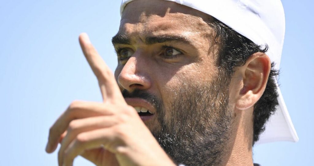 Berrettini très en colère : « Penser qu’une blessure de cette ampleur puisse être la meilleure chose qui puisse arriver à Rune, un joueur de 22 ans classé 11e mondial, c’est soit être de mauvaise foi, soit comprendre très peu le tennis et le sport en général » Berrettini très en colère : « Penser qu’une blessure de cette ampleur puisse être la meilleure chose qui puisse arriver à Rune, un joueur de 22 ans classé 11e mondial, c’est soit être de mauvaise foi, soit comprendre très peu le tennis et le sport en général »