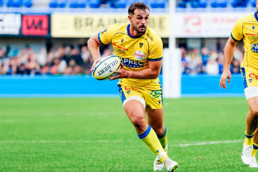 Harry Plummer, l'ouvreur de Clermont qui n'a pas peur d'aller au contact : « je suis prêt à donner mon corps » Harry Plummer, l'ouvreur de Clermont qui n'a pas peur d'aller au contact : « je suis prêt à donner mon corps »