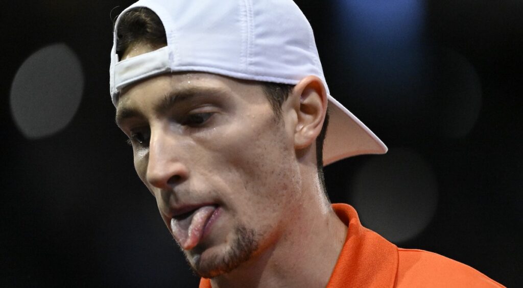 Humbert, après sa nouvelle victoire contre un top 5 : « Dimanche dernier, je me suis dit : ‘Reste humble, le mec en face a fait une belle finale.’ Ça fait partie des rares matches où je me suis dit que le gars était vraiment très très fort » Humbert, après sa nouvelle victoire contre un top 5 : « Dimanche dernier, je me suis dit : ‘Reste humble, le mec en face a fait une belle finale.’ Ça fait partie des rares matches où je me suis dit que le gars était vraiment très très fort »