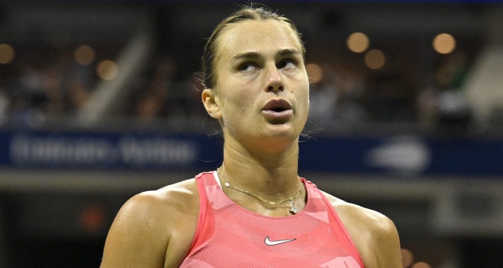 Sabalenka au public après sa victoire : « Les gars, quand j’ai remporté cette balle de set et que vous m’avez encouragée, j’ai eu la chair de poule » Sabalenka au public après sa victoire : « Les gars, quand j’ai remporté cette balle de set et que vous m’avez encouragée, j’ai eu la chair de poule »