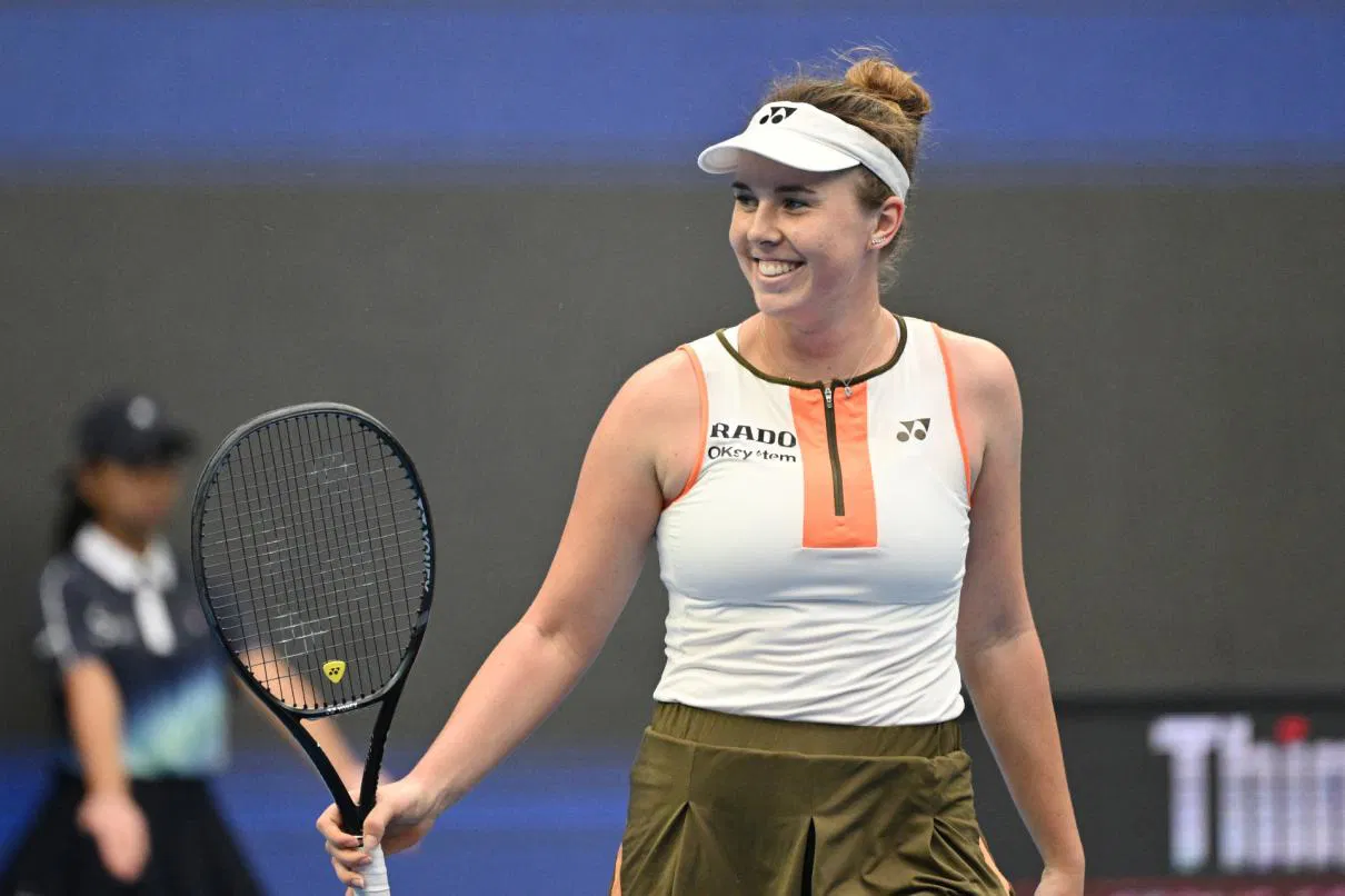 « Je suis très heureuse de te voir de retour après ton accouchement », les premiers mots de Noskova après sa défaite contre Bencic à Tokyo