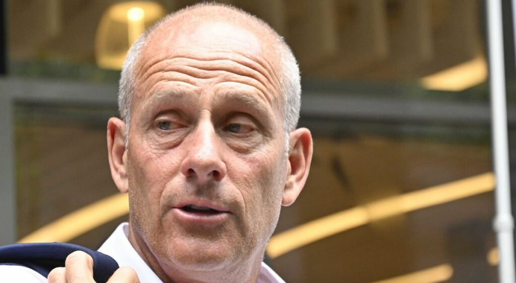 Guy Forget sur Rune, en difficulté contre Halys : « Ce n’est pas une agression physique qu’il a subie, mais plutôt les coups de boutoir de Quentin Halys qui l’ont davantage frustré qu’autre chose » Guy Forget sur Rune, en difficulté contre Halys : « Ce n’est pas une agression physique qu’il a subie, mais plutôt les coups de boutoir de Quentin Halys qui l’ont davantage frustré qu’autre chose »