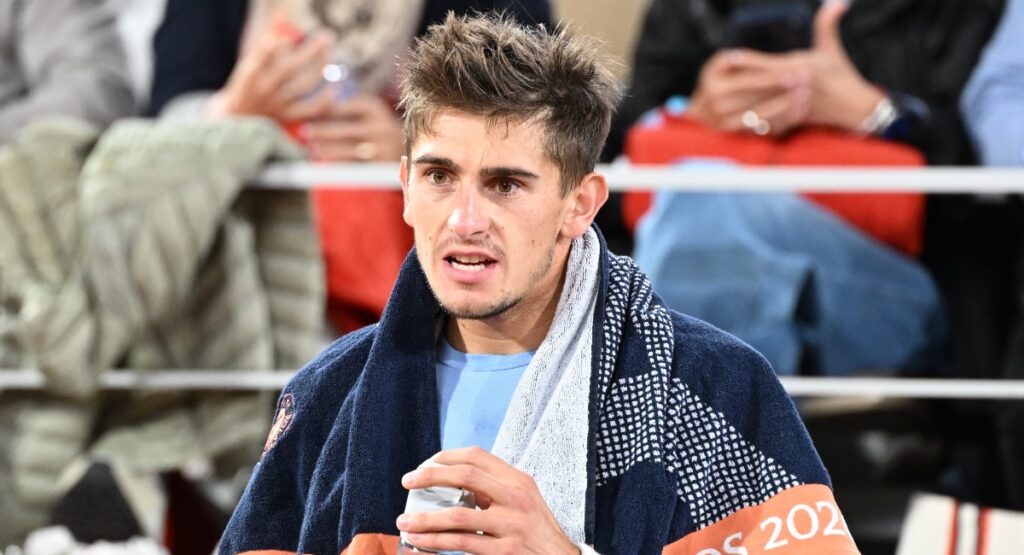 Arnaldi, immense surprise des demi-finales après l’abandon de Berrettini : « Je suis désolé pour lui… »
