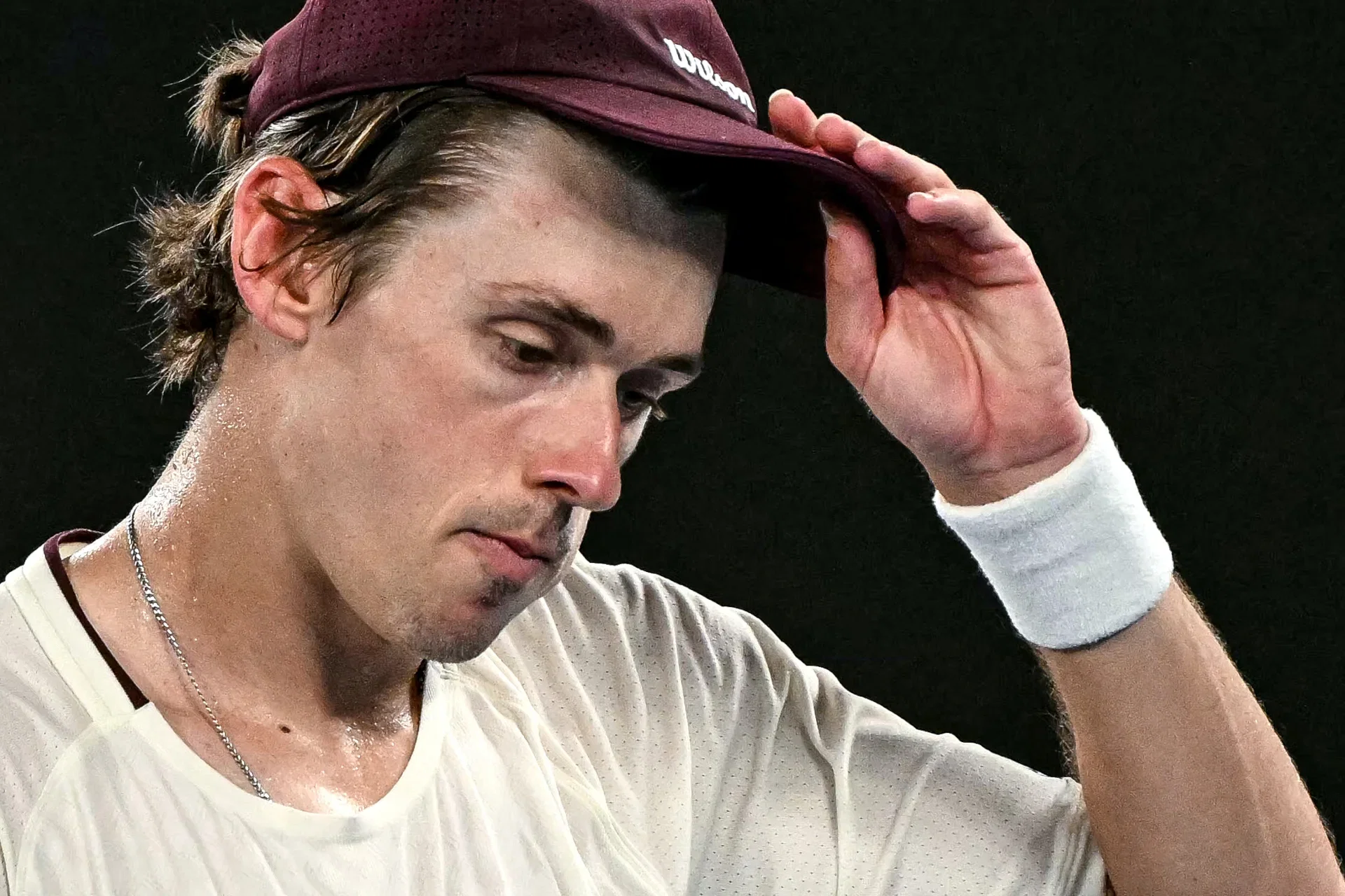 « Je suis complètement détruit » : le cri du cœur d'Alex de Minaur après son élimination à Wimbledon