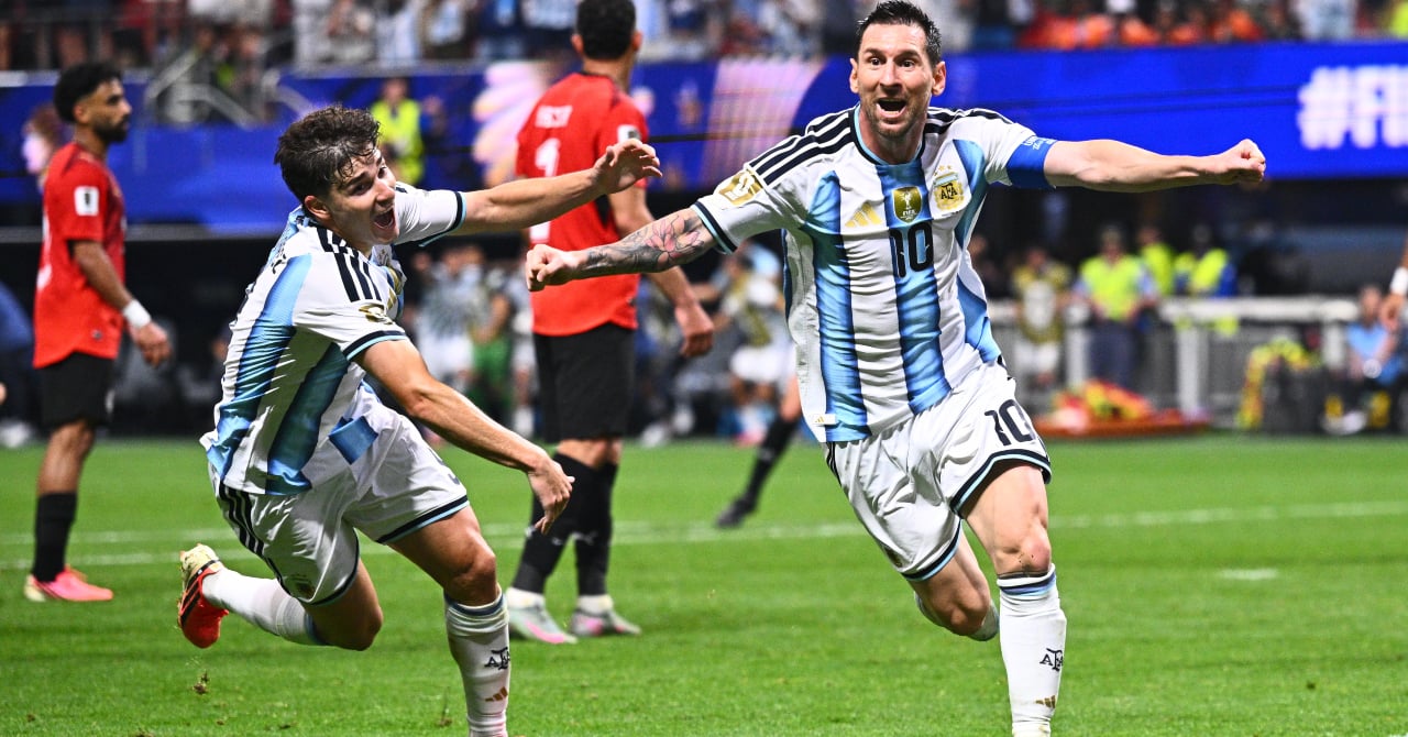 Historique ! Messi enfin à la table de Maradona