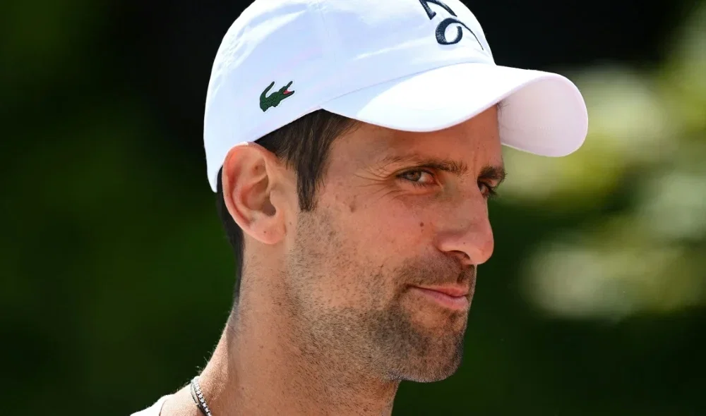 La classe de Djokovic : le Serbe est venu féliciter Sinner et son équipe dans le vestiaire après la demi-finale