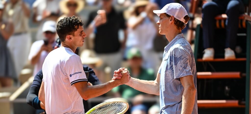 Juan Manuel Cerundolo, tombeur de Jannik Sinner à Roland-Garros : « Ce qu’il a eu, ça m’est arrivé mille fois, et c’est arrivé à plein de joueurs »