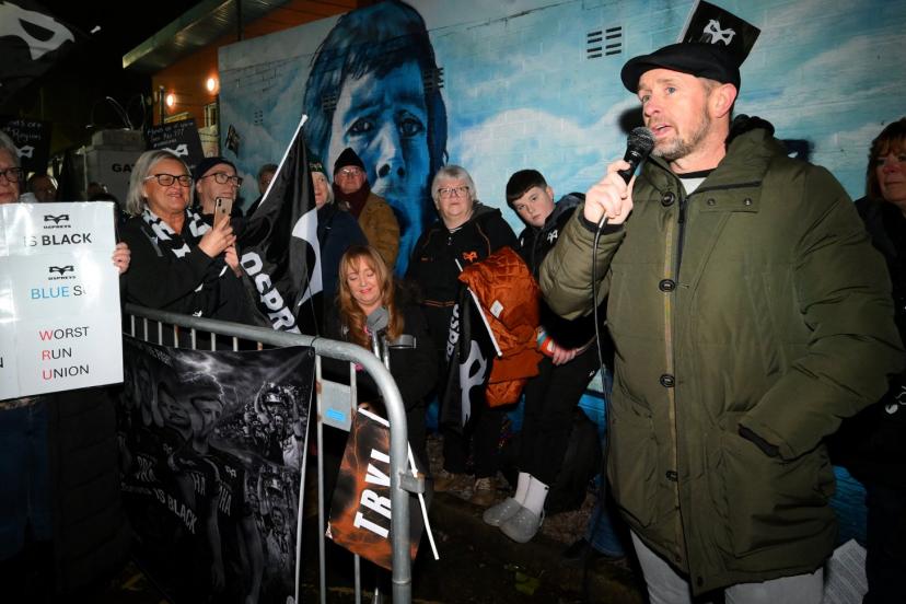 En crise et débordé par le foot : immersion au coeur du rugby gallois qui se mobilise pour ne pas disparaître