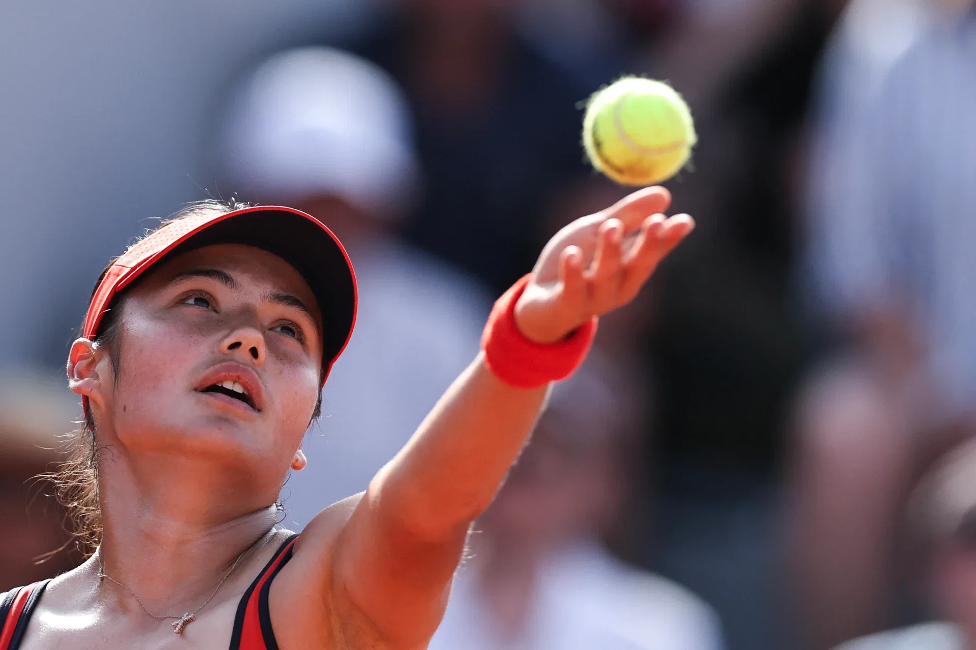 Raducanu en feu au Queen’s... mais une alerte physique met dans le doute sa demi-finale