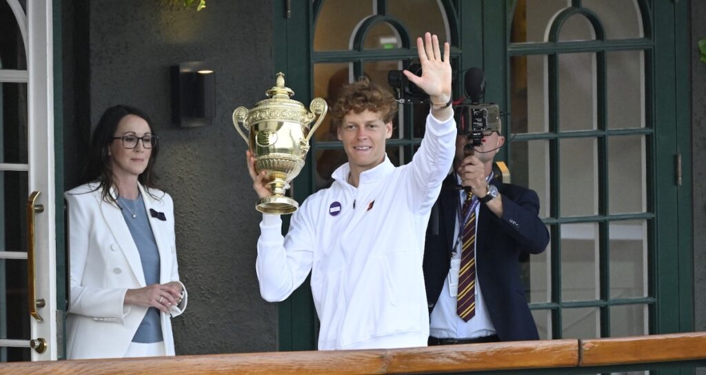 Ion Tiriac s’enflamme pour Jannik Sinner : « Il peut viser le record de Roger Federer à Wimbledon »