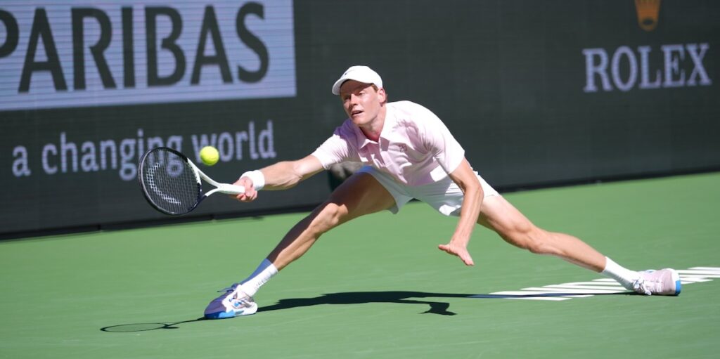 « Beaucoup se demandent pourquoi Sinner s’entraîne sur dur avant Wimbledon ? La raison est claire. C’est une pratique que Djokovic a popularisée », explique José Moron