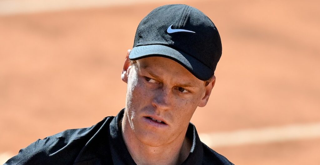 Jannik Sinner calme tout le monde après son sacre historique : « Ce n’est pas réaliste de penser à cela. Jouer comme je le fais actuellement pendant toute la saison est impossible »
