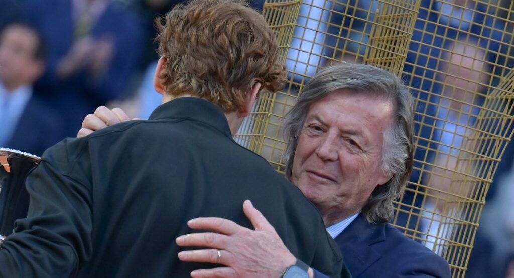 Adriano Panatta sur Jannik Sinner : « Il y a un seul record qui sera très difficile à aller chercher, voire impossible. Parce que ce n’est pas humain »