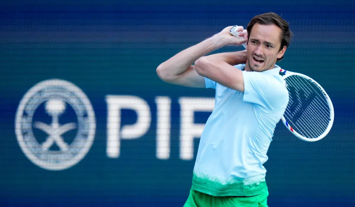 Énorme surprise lors de la World Tennis League : Medvedev battu par le 524e mondial !