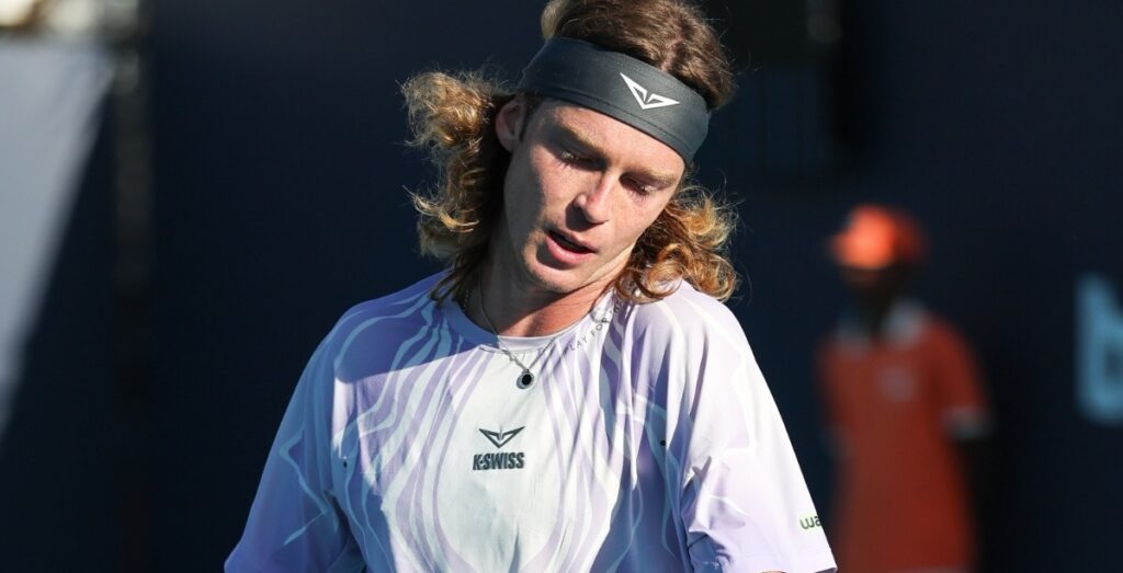 L’attitude de Rublev fait parler : « Vu la façon dont il s’adresse aux médias, il ferait mieux de ne pas venir »