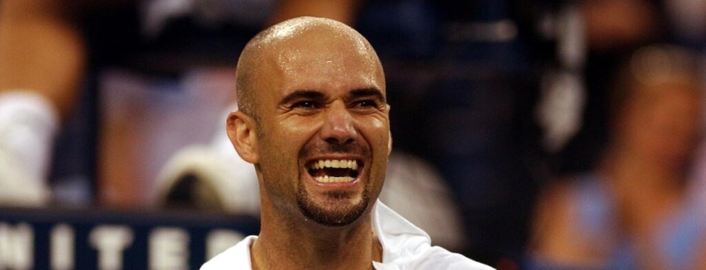 Andre Agassi sur sa fameuse perruque et ses tenues extravagantes : « J’avais un côté rebelle. Mais rien que d’imaginer ce que ce serait de gérer les réseaux sociaux aujourd’hui, ça me donne la chair de poule »