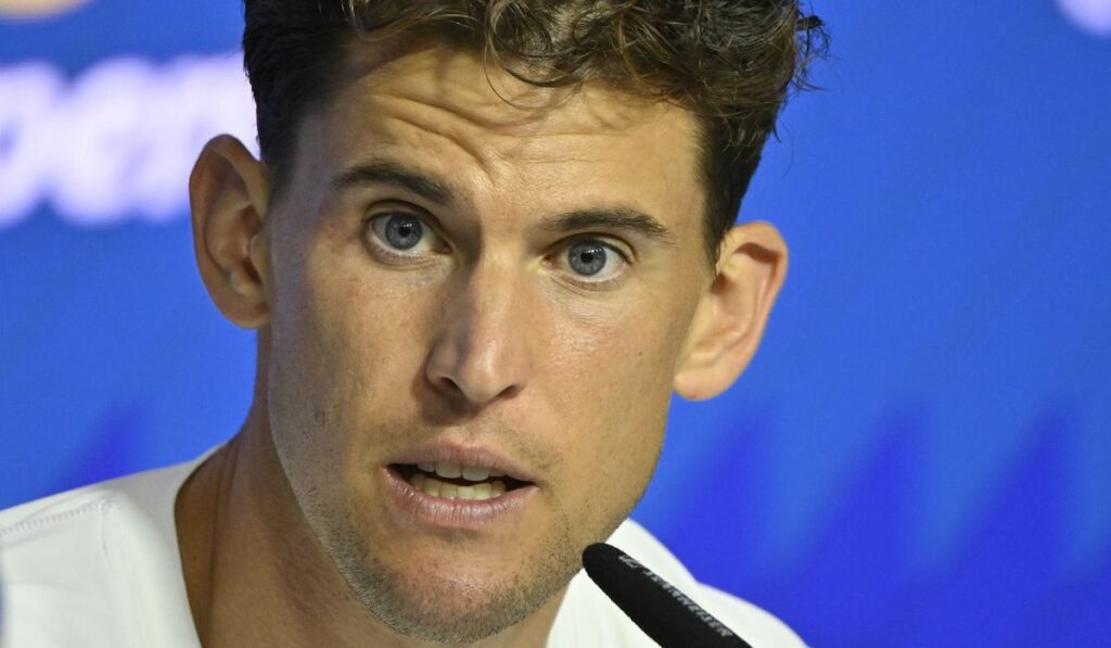 Alexander Bublik, qui semble viser Dominic Thiem : « Il y a des joueurs qui ont arrêté après une victoire en Grand Chelem, parce que ce titre ne les rendait apparemment pas si heureux que ça. Ce n’est pas sain de se montrer de mauvaise humeur envers son entourage à cause de son obsession »