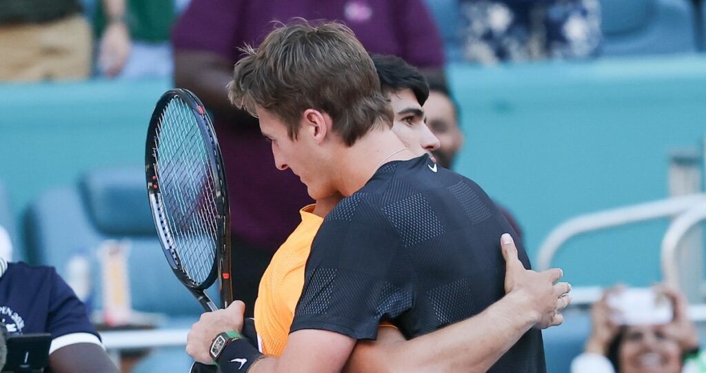 Le tombeur de Carlos Alcaraz déjà au tapis, battu par la sensation du tournoi