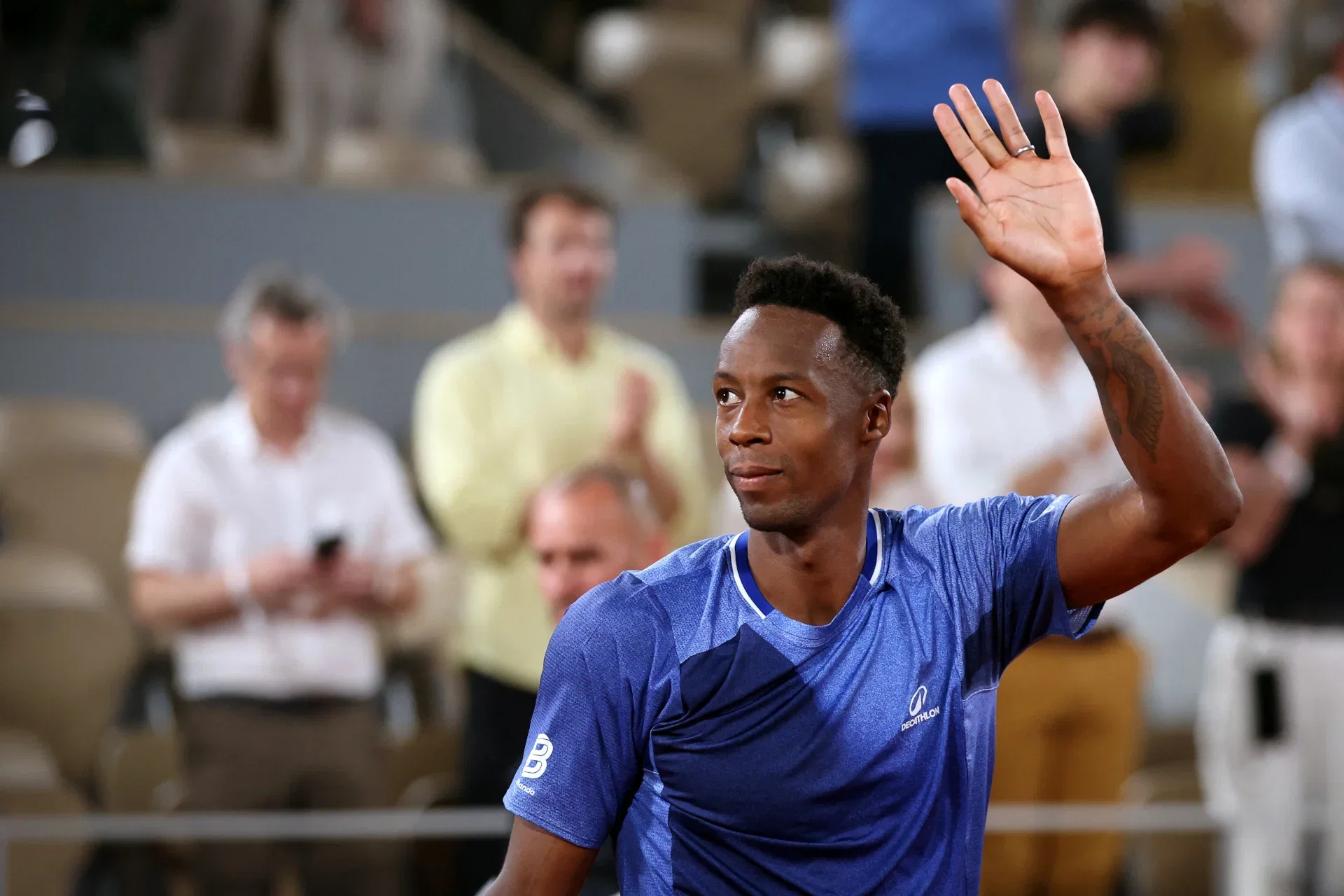 « Je vous aime tellement » : Gaël Monfils fait ses adieux à Roland-Garros dans une immense émotion