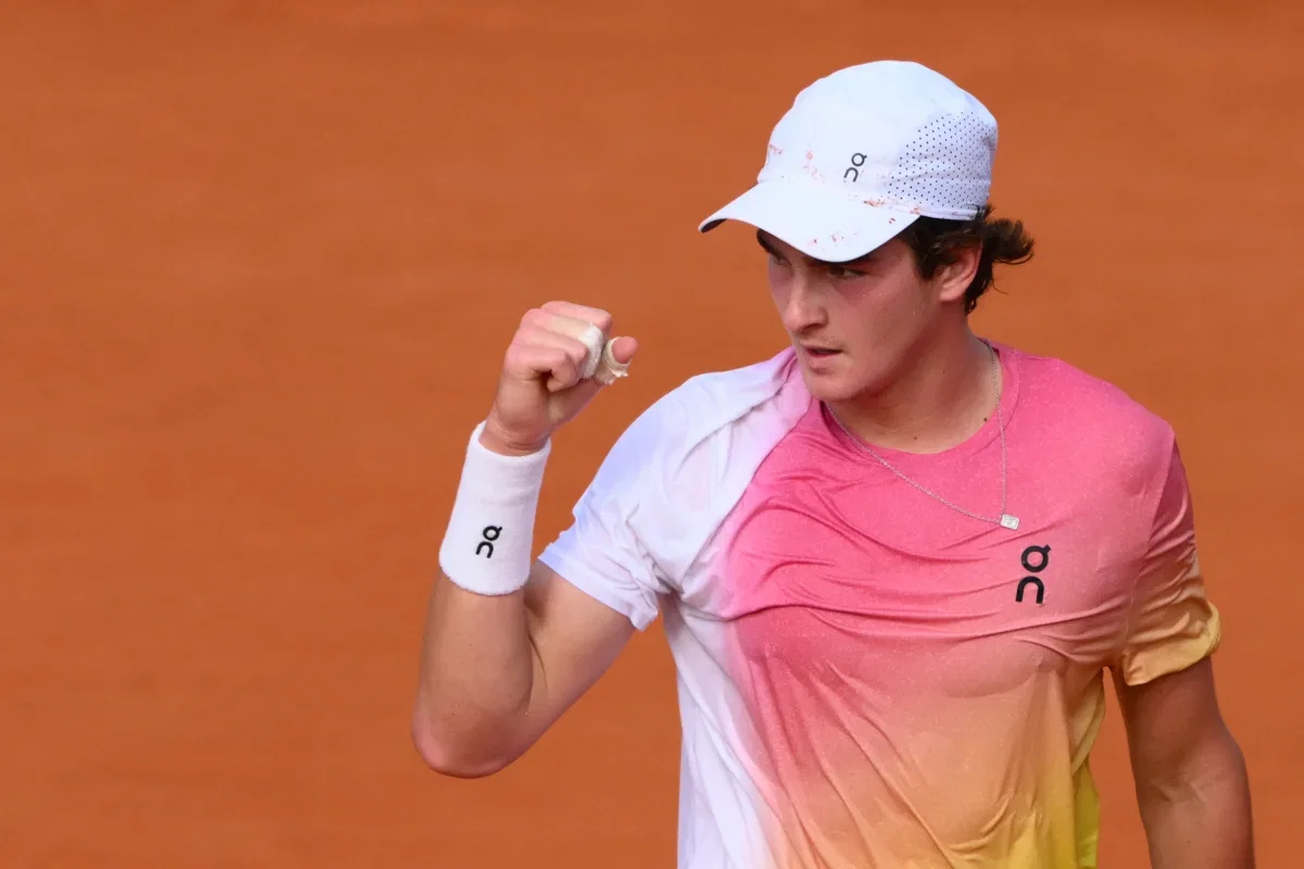 « Je vais en profiter au maximum » : Fonseca lance le match face à Djokovic à Roland-Garros