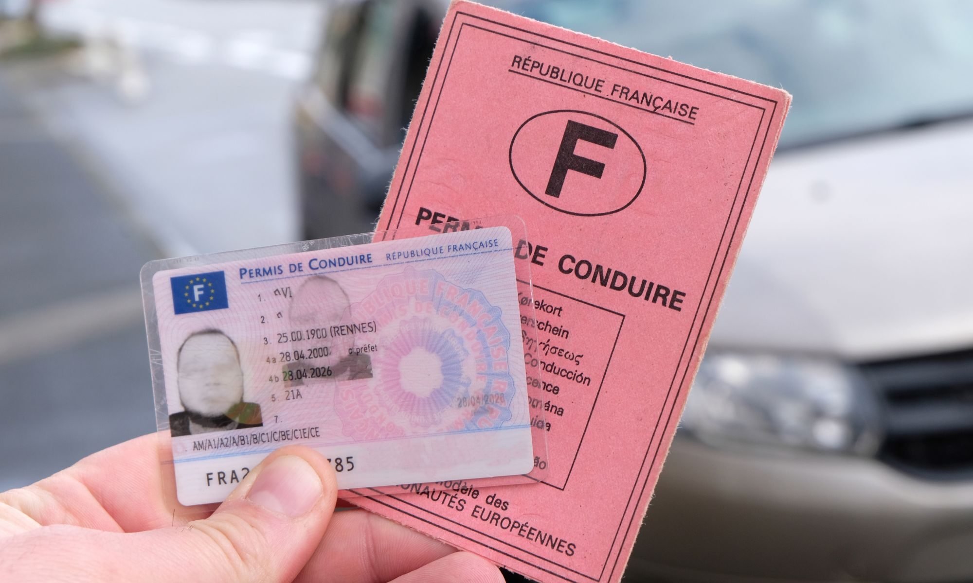 Cette application concurrente de Google Maps affiche les points du permis de conduire : un modèle à suivre en France ?