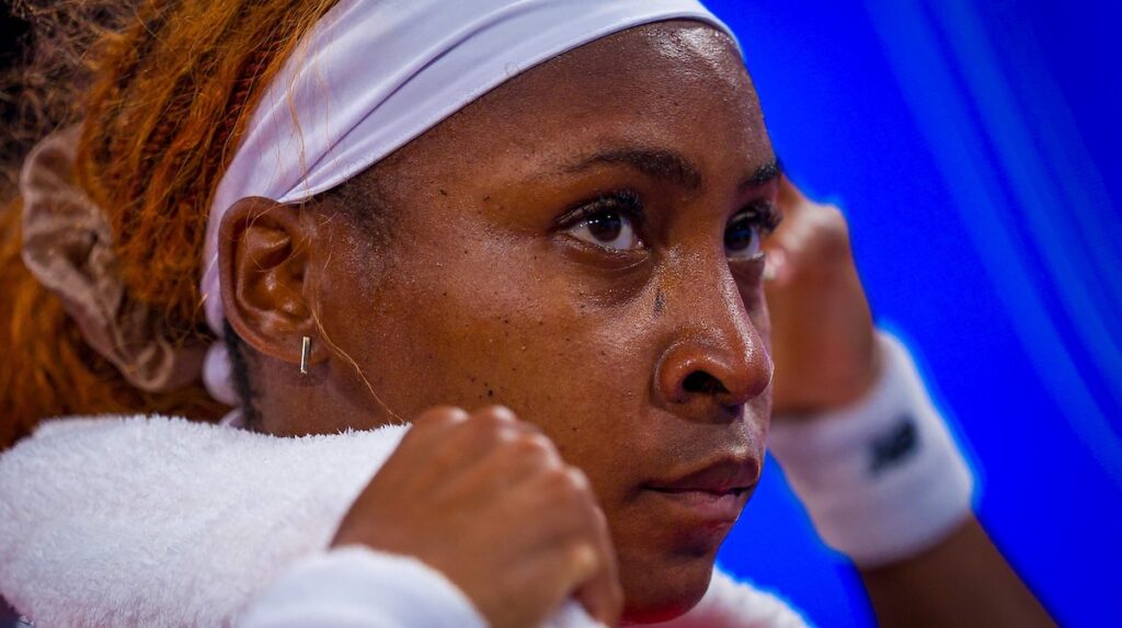 Coco Gauff à Aryna Sabalenka lors de la cérémonie après leur finale : « Tu me pousses à devenir une meilleure joueuse. Tu es une grande battante »