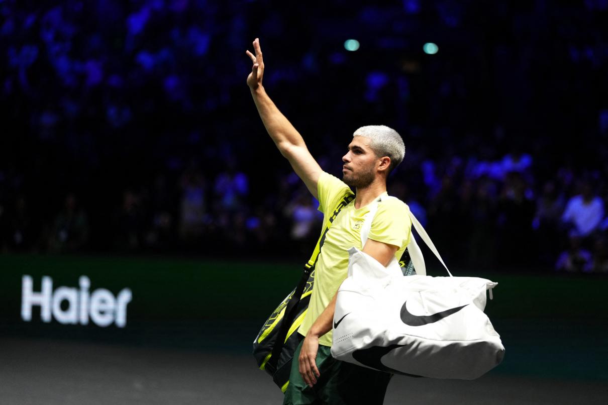 Méconnaissable, Alcaraz, auteur de 54 fautes directes, éliminé d'entrée par Norrie à Paris 