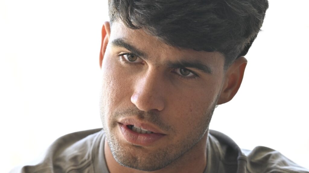 Alcaraz surprend tout le monde avec une nouvelle coupe de cheveux très particulière