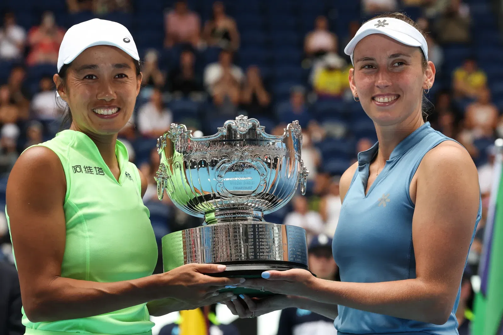 Open d’Australie : Mertens et Zhang sacrées en double dames